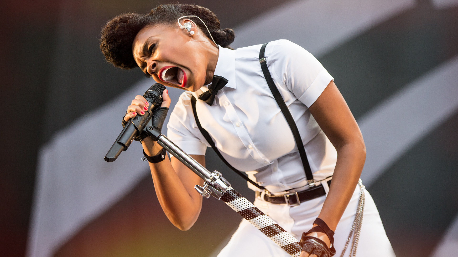 janelle monae sings passionately