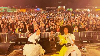 alt blk era pose on stage at glastonbury